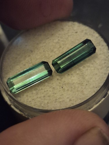 Indicolite tourmaline - ,