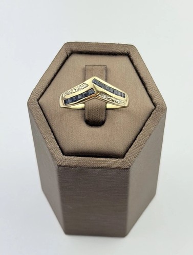 Sapphire and diamond ring 9ct - diamond,