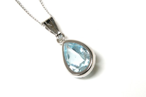 9ct white gold blue - white, topaz